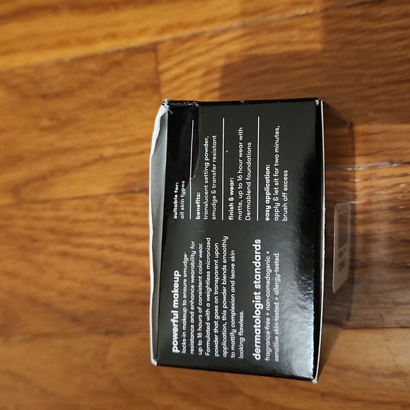 Dermablend Professional Loose Setting Powder in Original - Picture 2 of 3